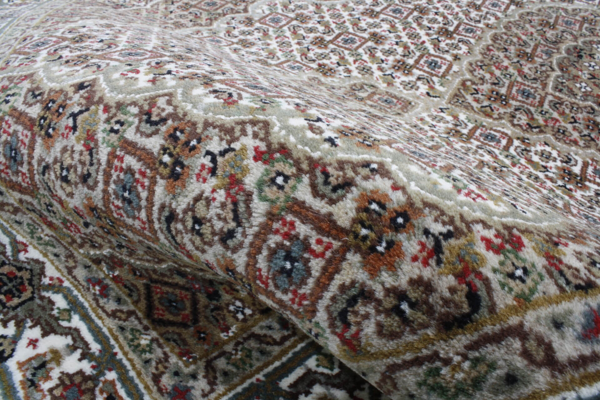 Tabriz Premium