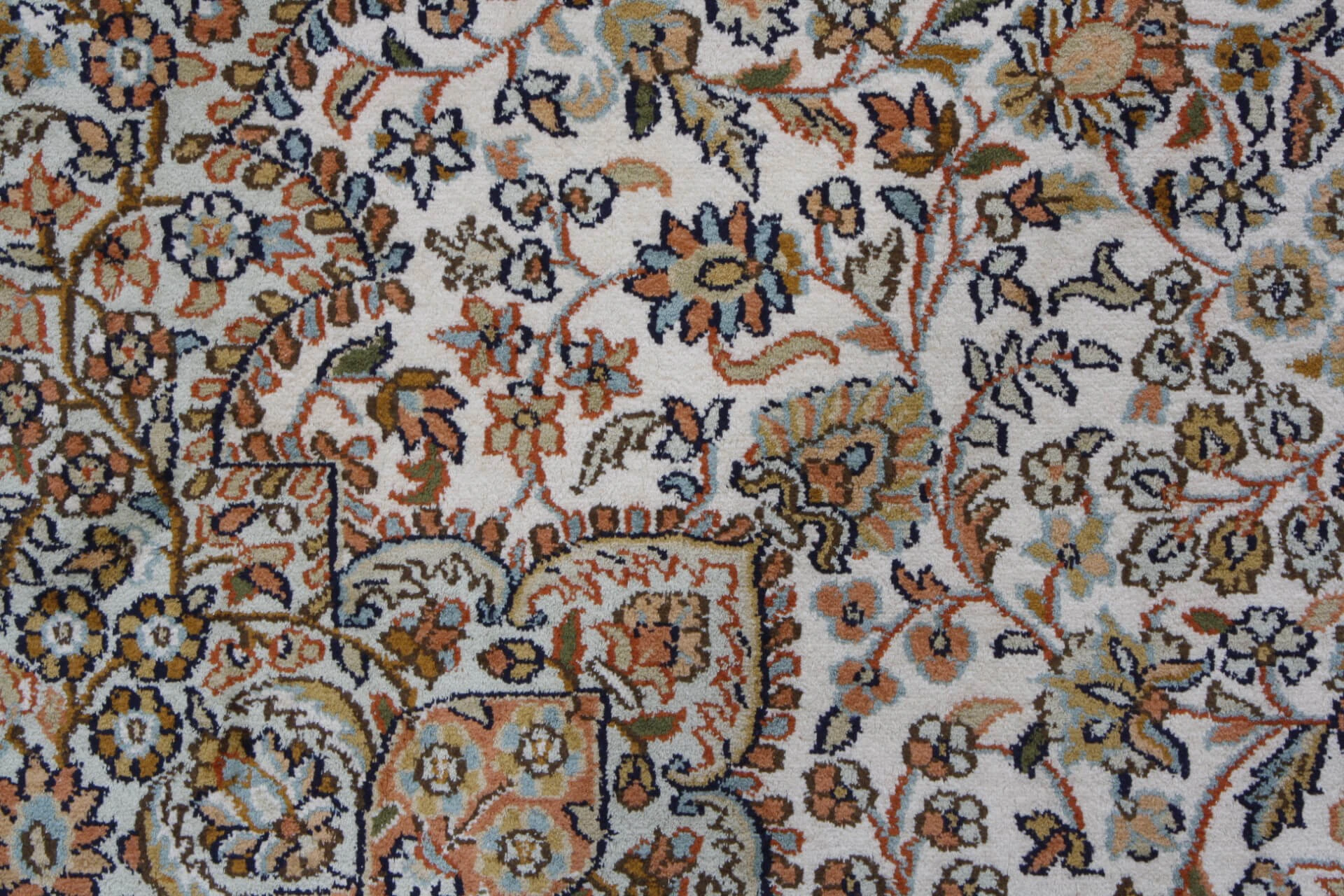 Kashmir Silk Exclusive