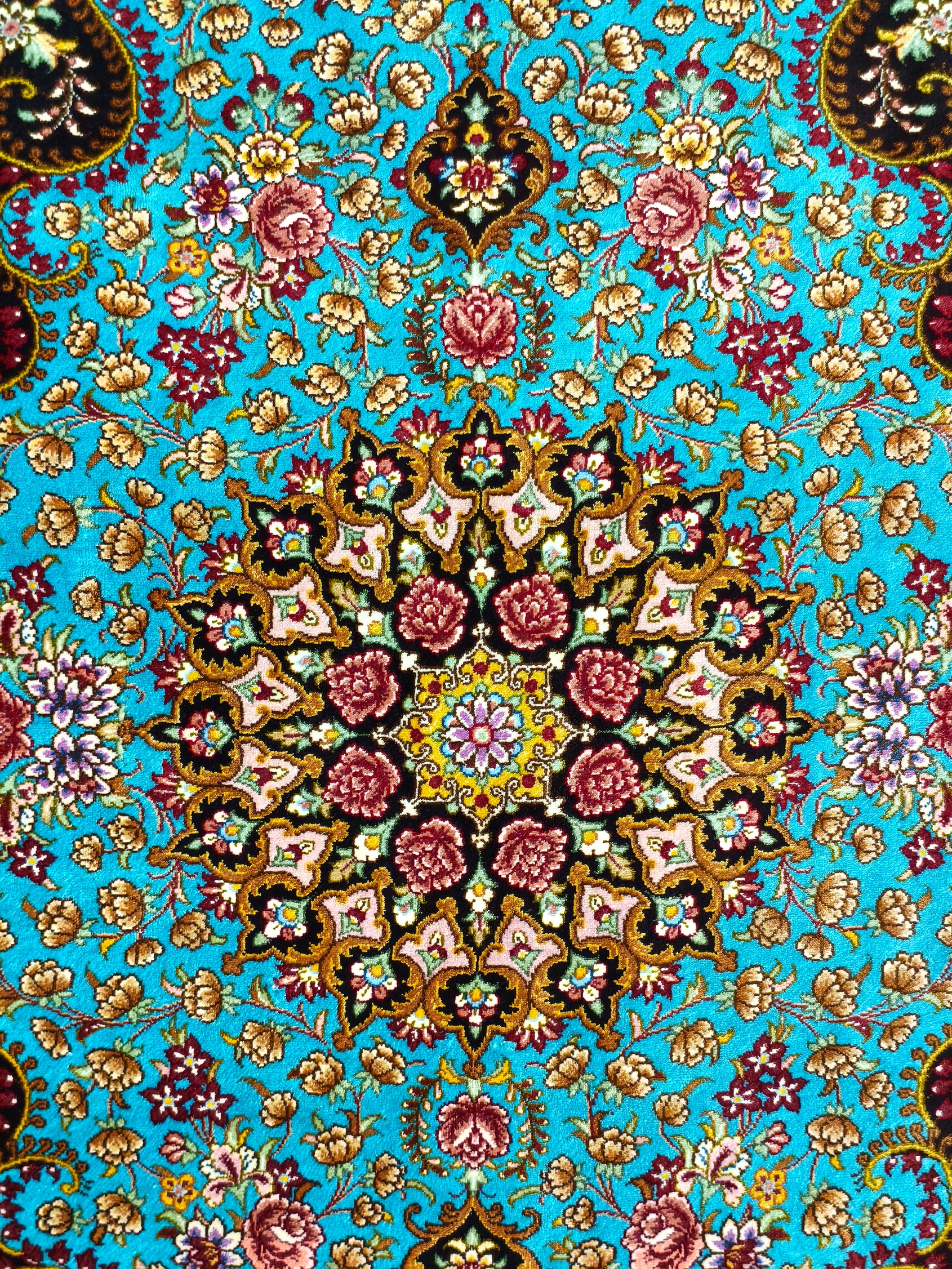 Ghom Seide Royal