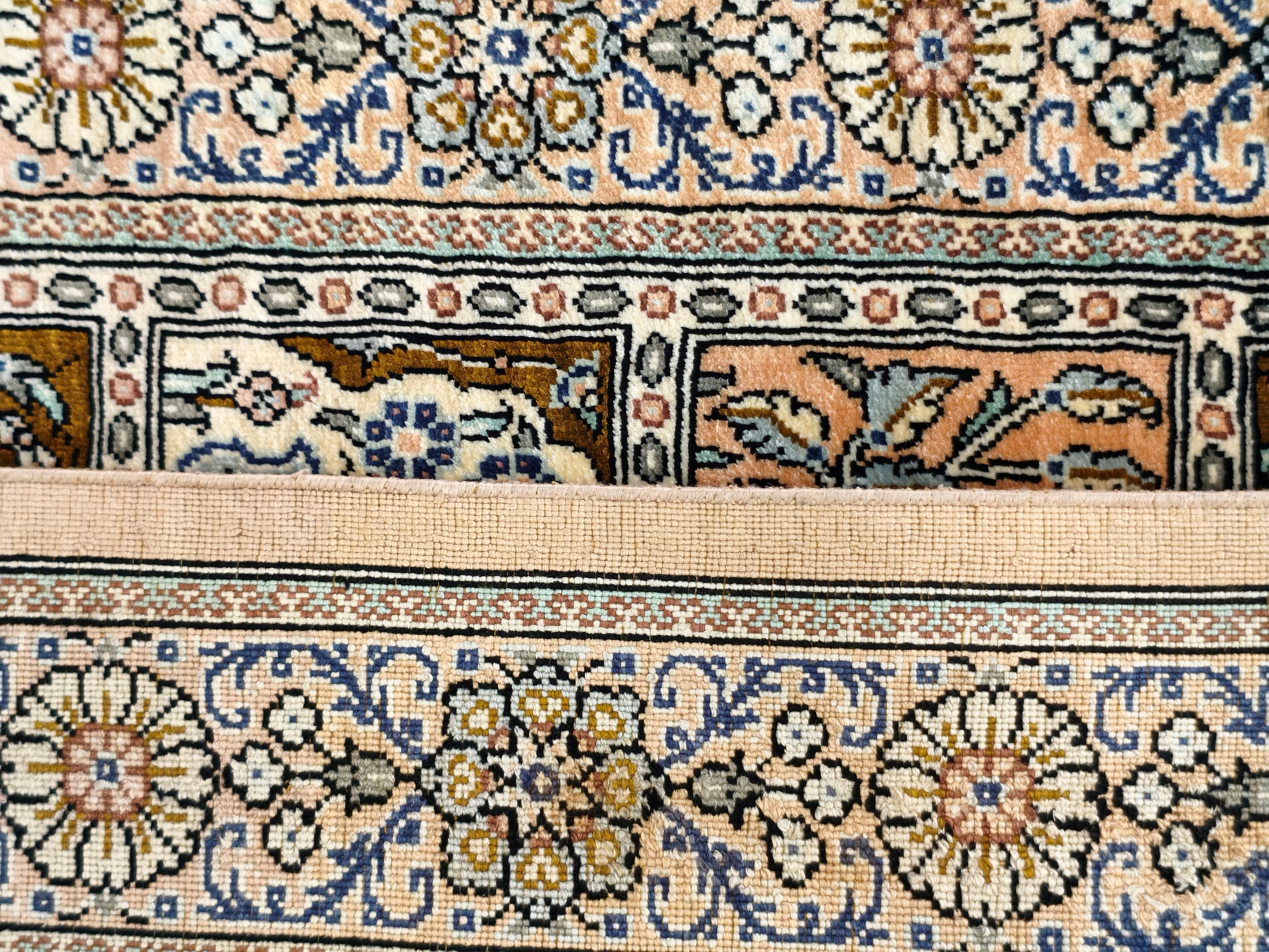 Ghom Seide Royal