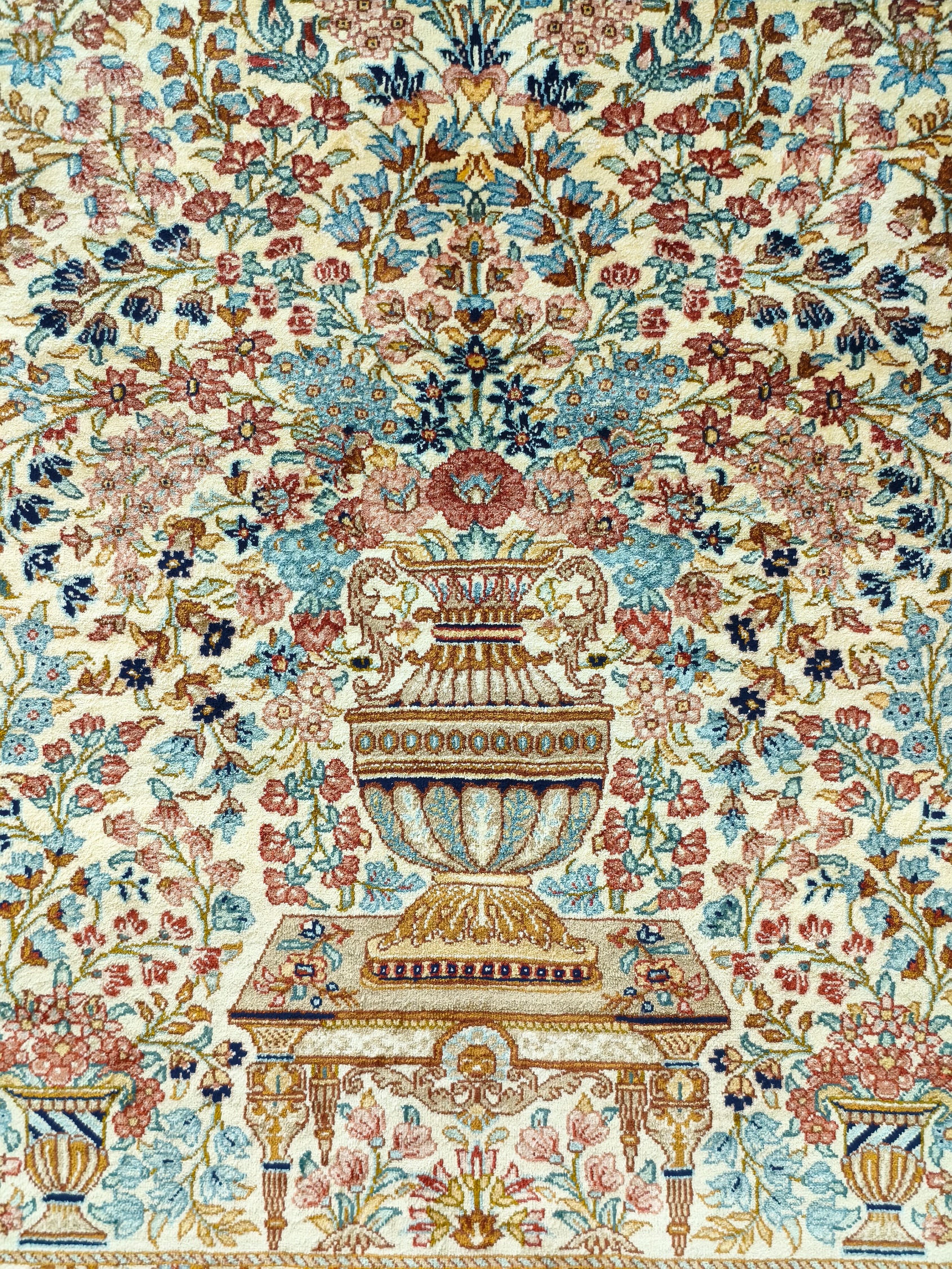 Ghom Seide Royal