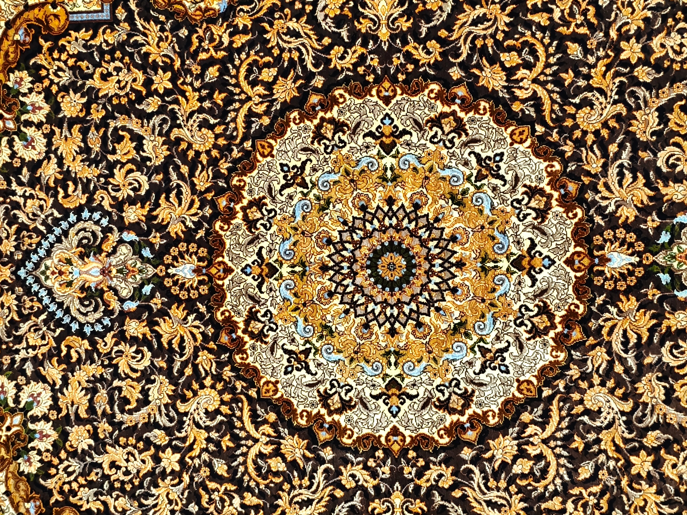 Ghom Seide Imperial
